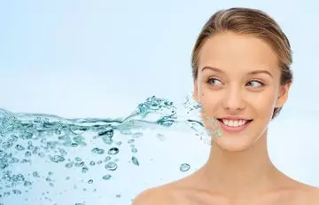 Skin Benefits of Water in Hindi