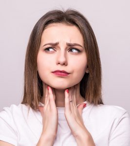 为什么我的小舌红肿?8种处理葡萄膜炎的自然疗法