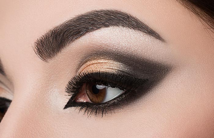 6. Add Highlights To Your Lids With Metallic Eyeshadow