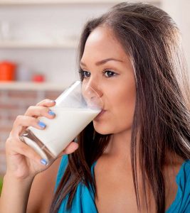 Milk (Doodh) Benefits, Uses and Side Effects in Hindi