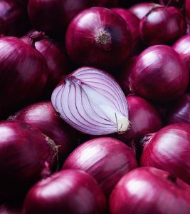 Onion (Pyaj) Benefits, Uses and Side Effects in Hindi