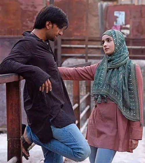 Safeena (Played By Alia Bhatt In Gully Boy)