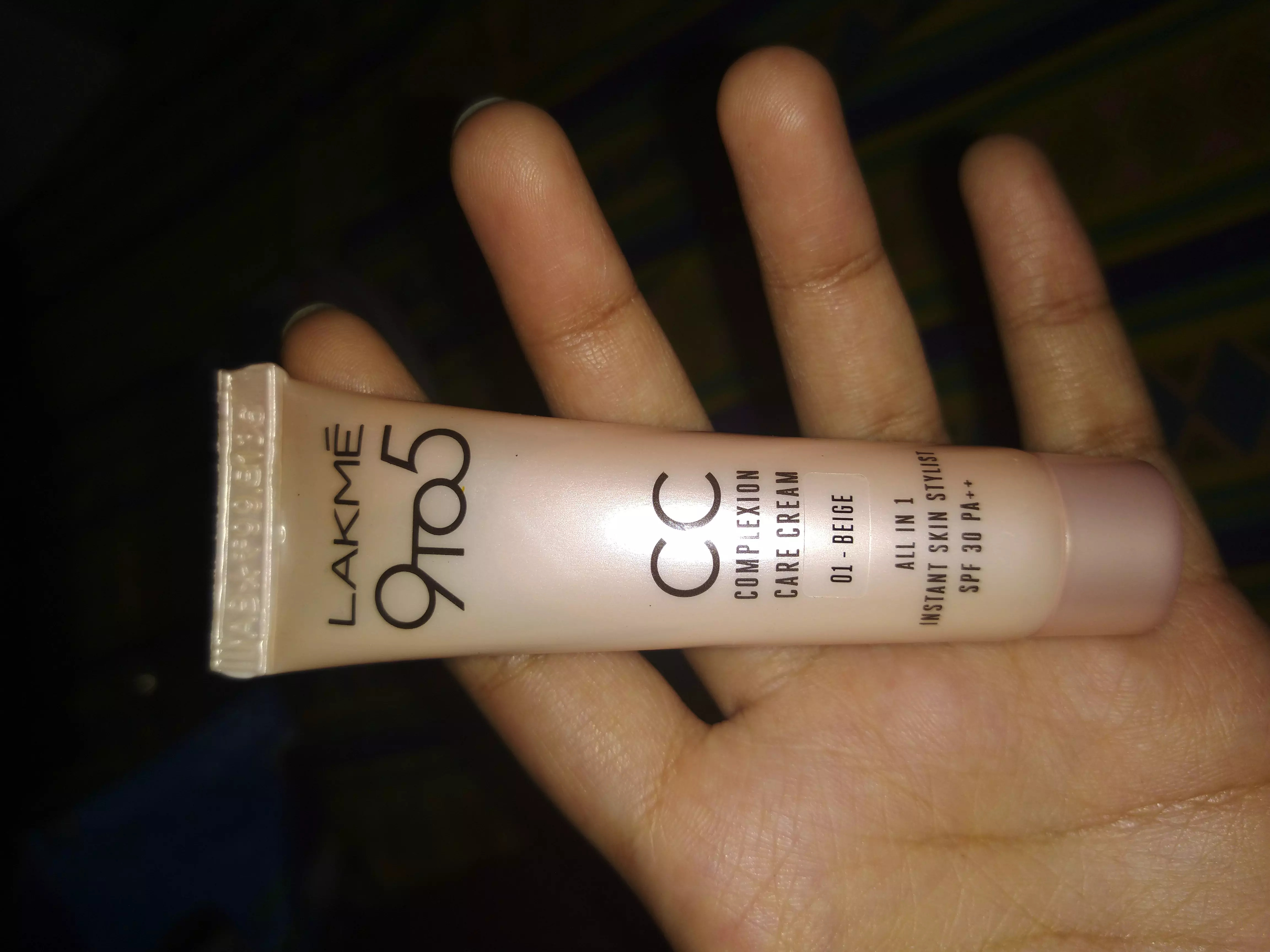 lakme-9-to-5-cc-cream-reviews-shades-price-benefits-how-to-use