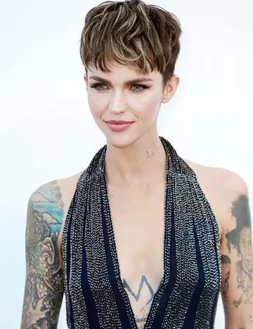 Celebrity brown short hairstyles with blonde highlights