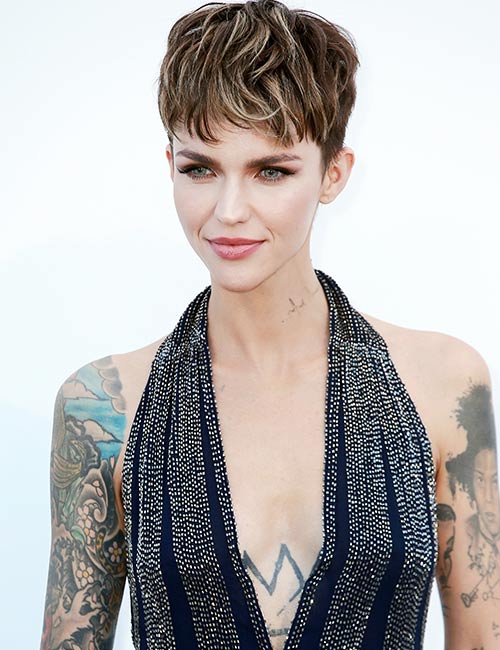 Celebrity brown short hairstyles with blonde highlights