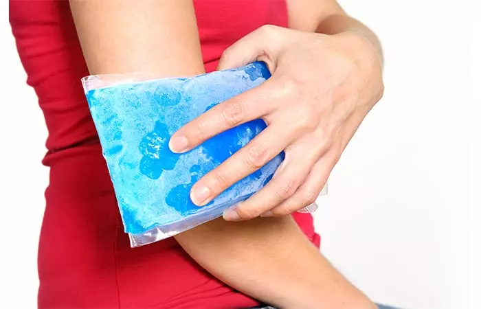 Ice pack or cold compress for spider bite