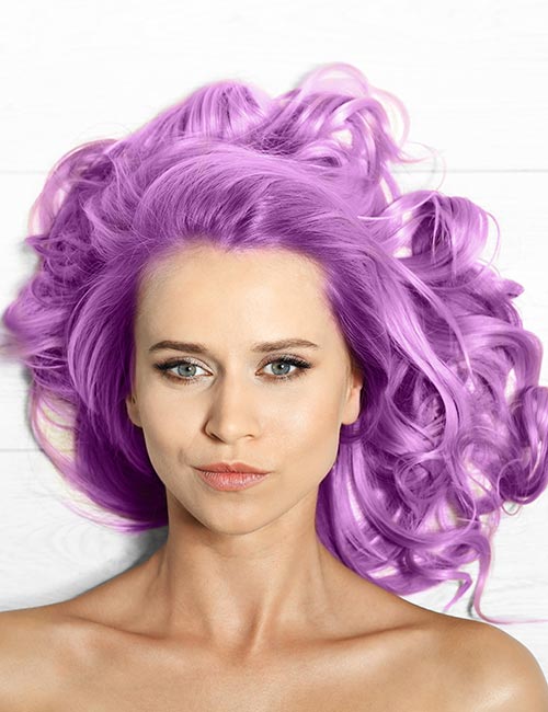 Cheveux violets brillants