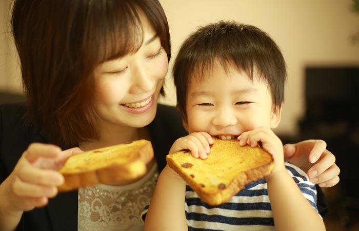 Mother and child following the BRAT diet and eating toast