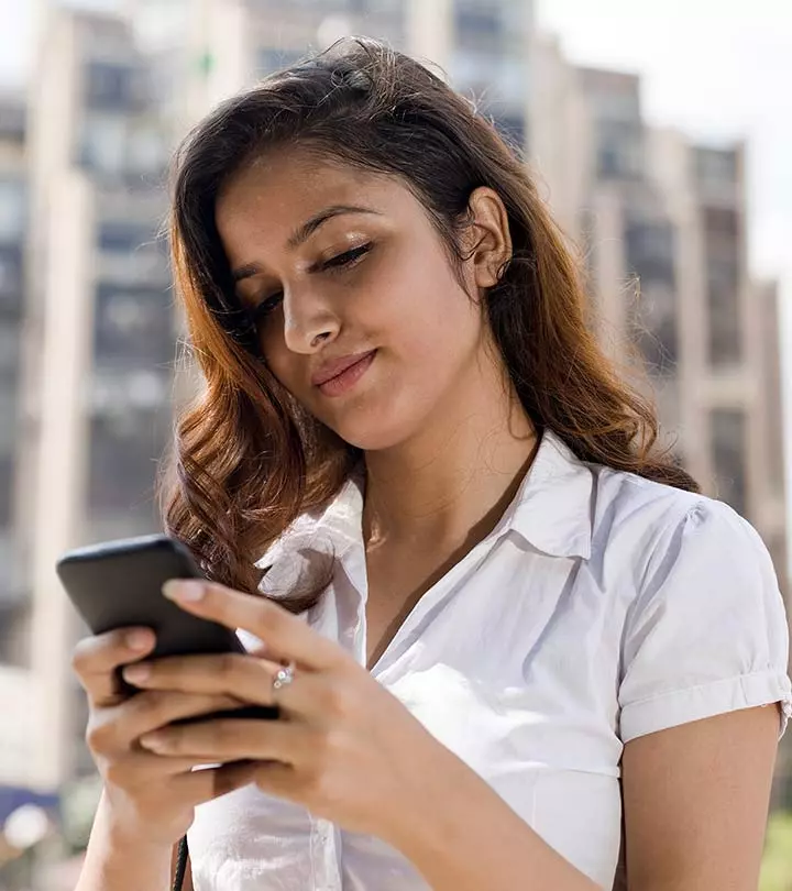 The Way You Hold Your Smartphone Can Say A Lot About Your Personality
