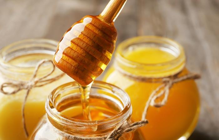 The use of honey to make the skin wrinkle