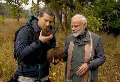 After he meets the Prime Minister, Grylls decides to take away from the trail path and heads deep into the jungle