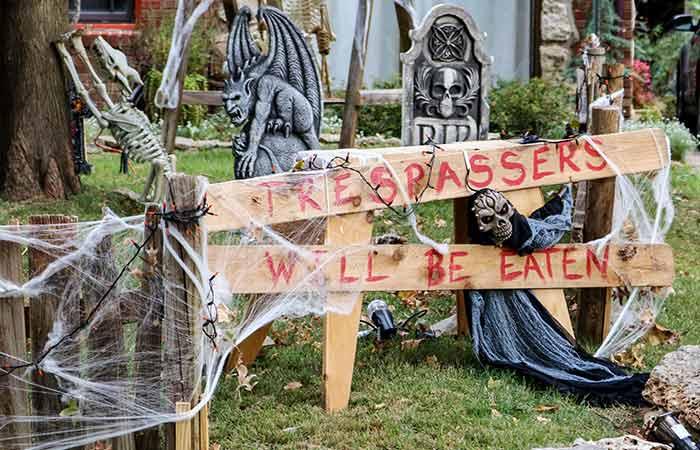 Spooky Garden Décor