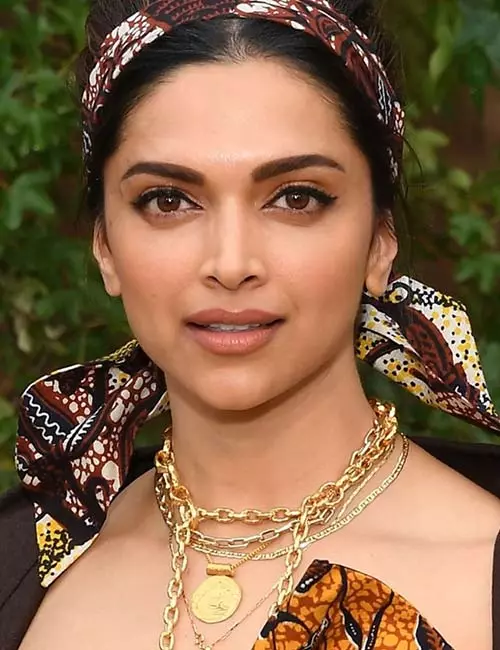 Deepika Padukone Looks Stunning At Dior’s SS20 Show in Paris (2)