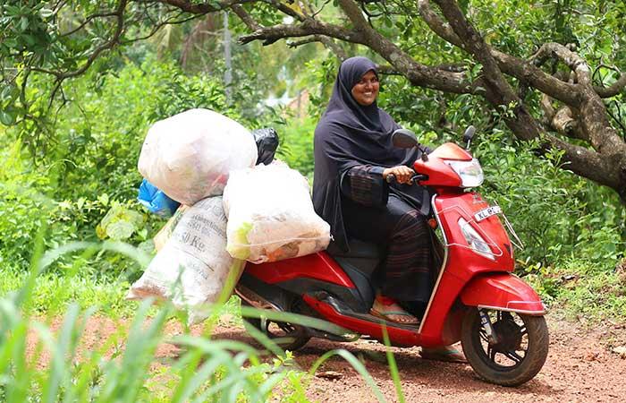 This Kudumbashree Activist Single-Handedly Collects Waste From 550 Homes