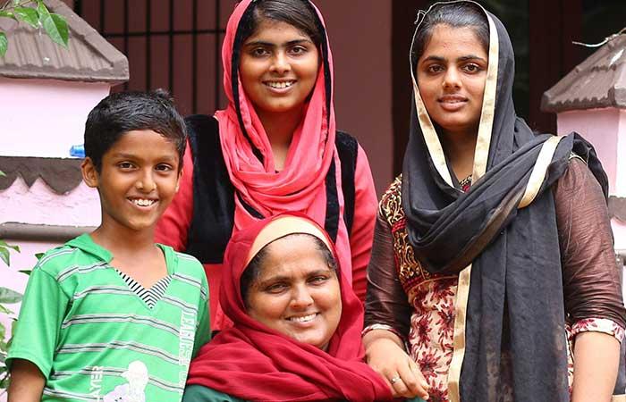 This Kudumbashree Activist Single-Handedly Collects Waste From 550 Homes