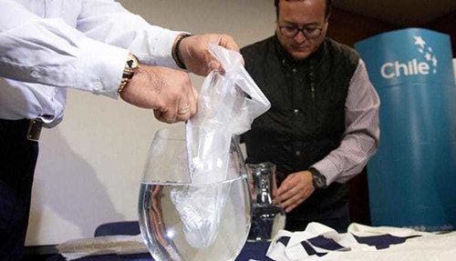 Water-soluble Bags That You Can Drink! Chilean Invention Soon To Be Available In India