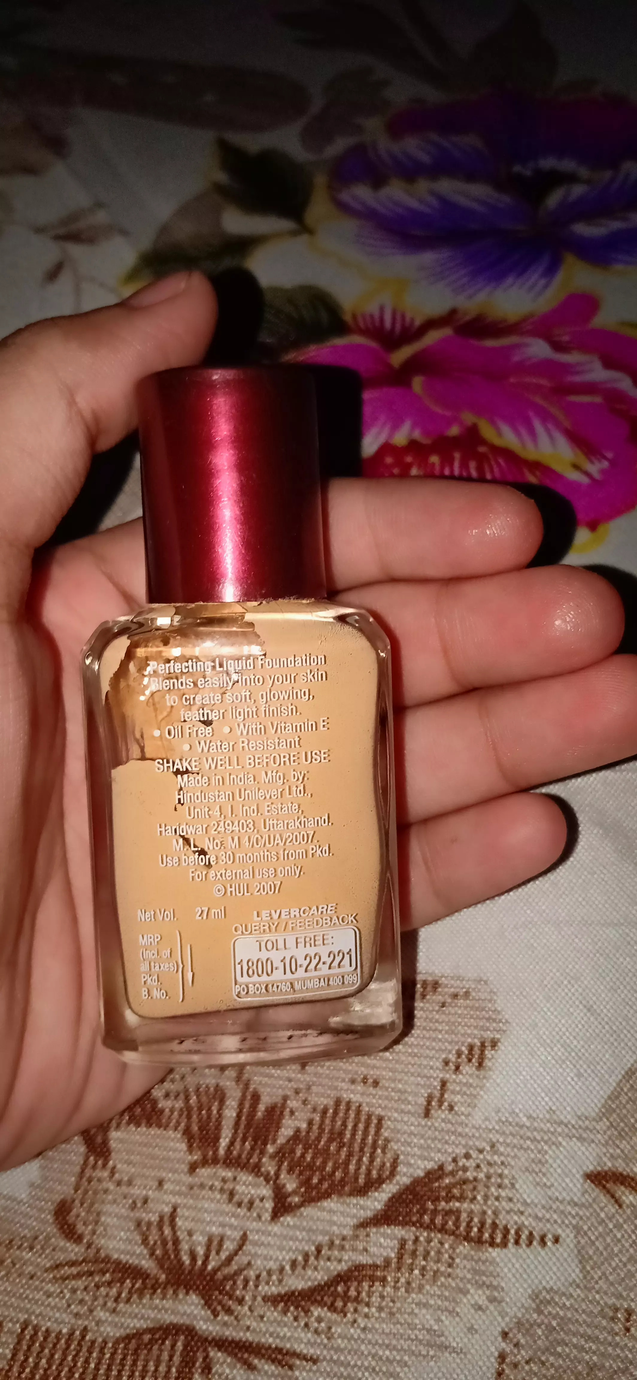 lakme-perfecting-liquid-foundation-shades-reviews-price-how-to-use