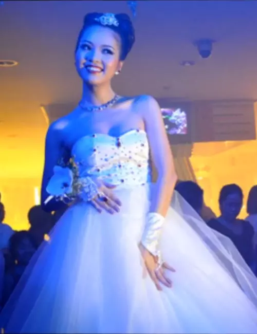 Bach Ngoc Xiem Y' dress is one of the most expensive wedding dresses