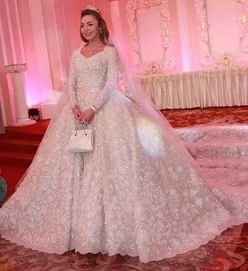 Khadija Uzhakhovz's wedding dress is one of the most expensive wedding dresses
