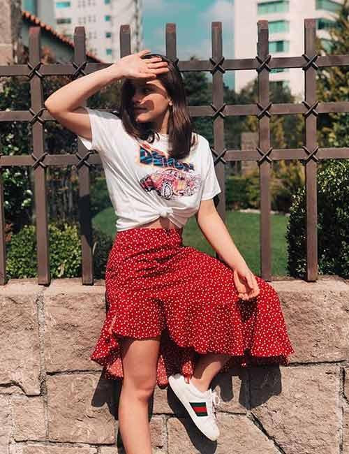 10 Tips On How To Style With An Oversized T-Shirt for Women