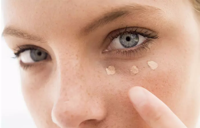Mix Concealer With Eye cream And Highlighter For Puffy Eyes