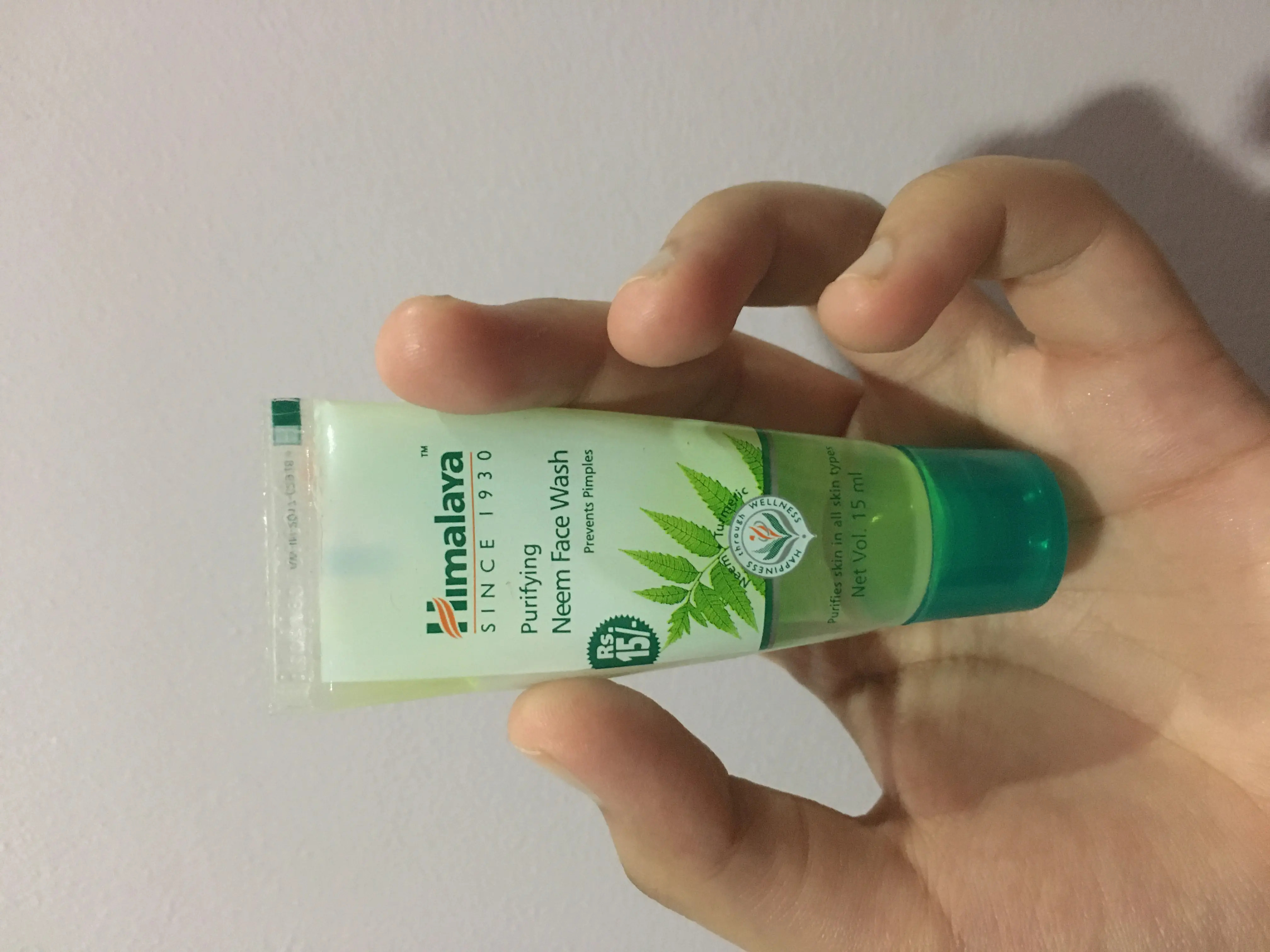 himalaya-herbals-purifying-neem-face-wash-reviews-price-benefits-how