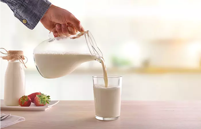 Face mask with milk gives a radiant skin