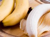 केले के छिलके के 8 फायदे, उपयोग और नुकसान - Banana Peel Benefits in ...
