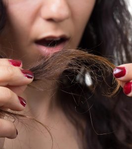 Split Ends Causes and Home Remedies in Hindi