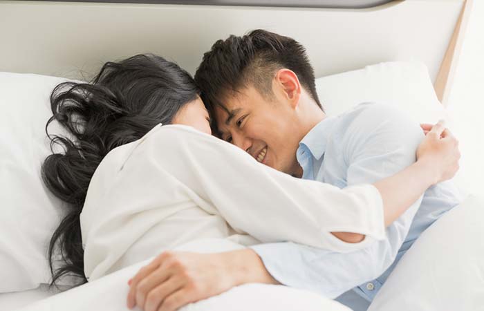 Cuddle up with your boyfriend with the 'arm draper'