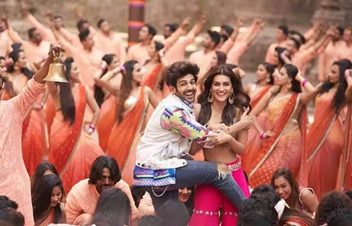 The “Poster Lagwa Do” Song From Lukka Chuppi