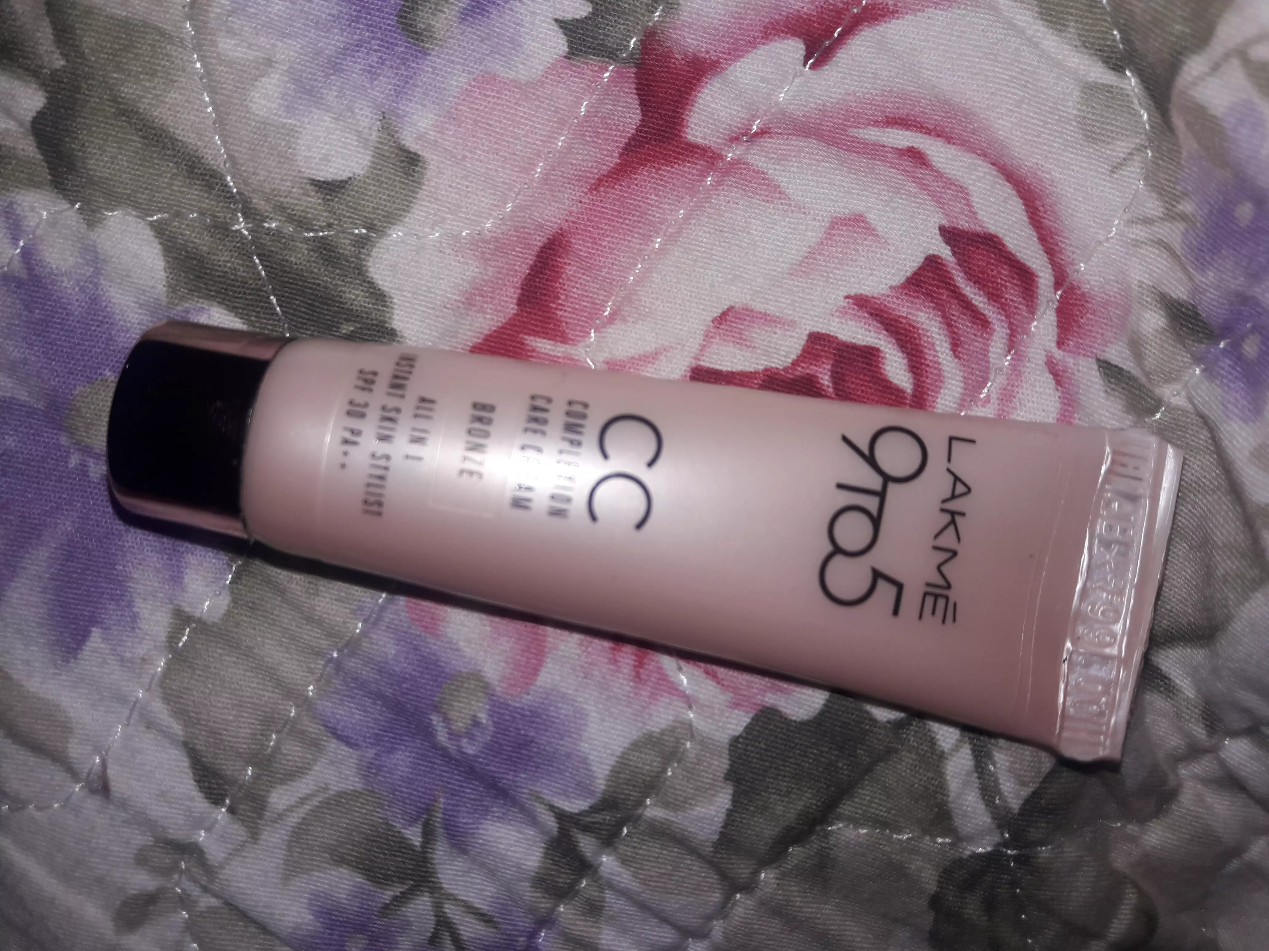 lakme-9-to-5-cc-cream-reviews-shades-price-benefits-how-to-use