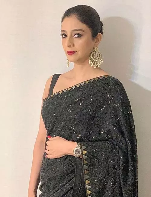 Neutral Makeup With Dark-Colored Lips