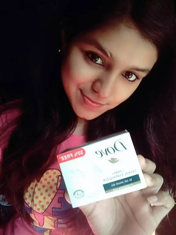 Dove White Beauty Bar Reviews, Ingredients, Benefits, How To Use, Price