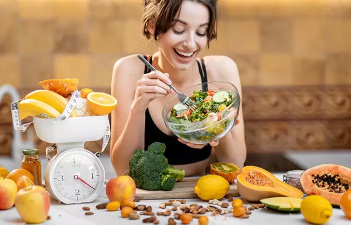 Woman consuming fruits to avoid purple stretch marks