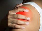 कंधे के दर्द के कारण, लक्षण और घरेलू उपाय - Shoulder Pain Causes ...