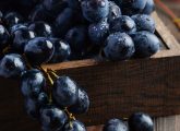 काले अंगूर के फायदे और नुकसान – Black Grapes Benefits and Side ...