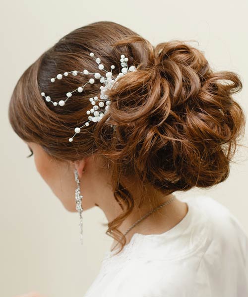 Braut Friseuren mit Haarschmuck