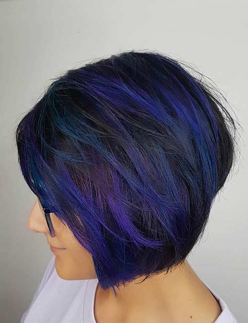 Mélange profond de galaxie comme idée de cheveux bleus et violets