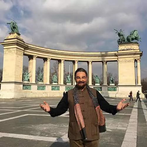 Kabir Bedi