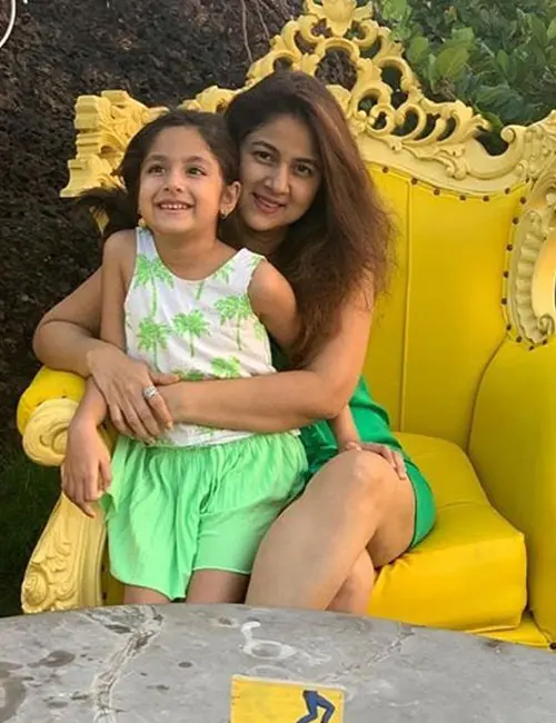 Keerti Kelkar and Kesha Kelkar