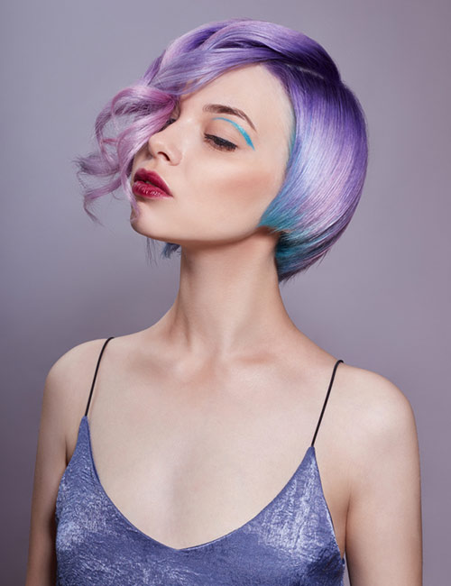 Lilas pastel et bleu clair pour obtenir des cheveux bleus et violets