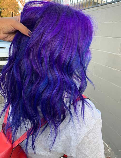 Ombre violet à bleu comme idée de cheveux bleus et violets