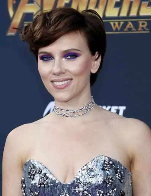  Scarlet Johansson pixie hairstyle