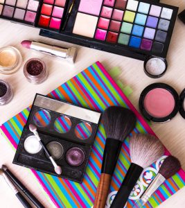 13 Best All In One Makeup Kits Of 202...
