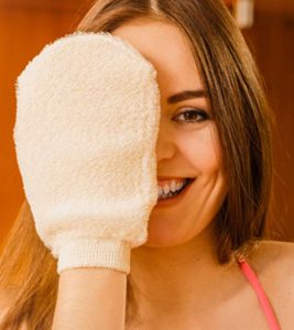 13 Best Exfoliating Gloves For Smooth...