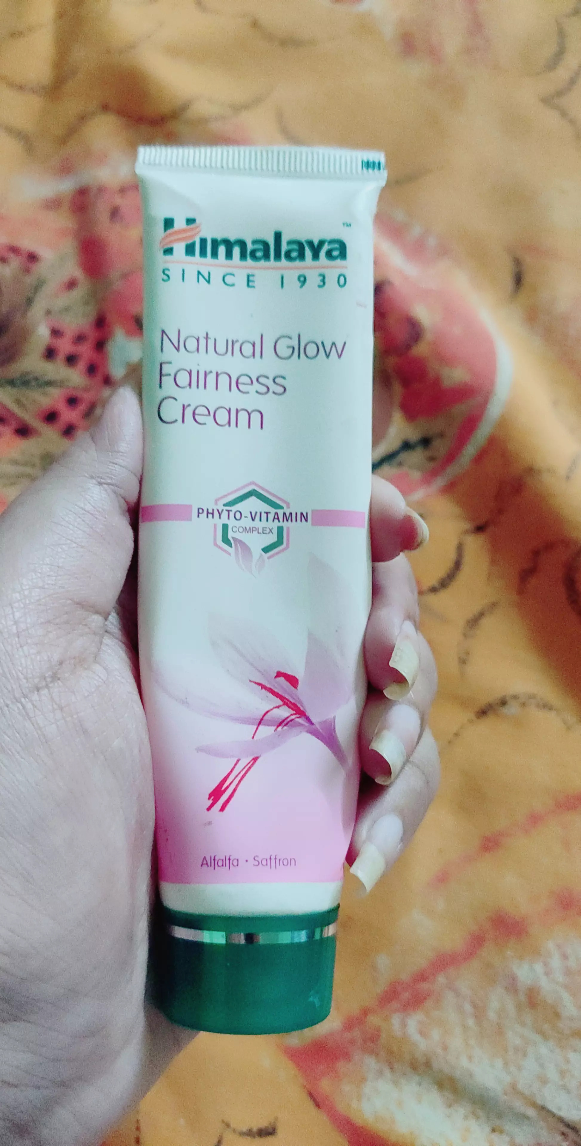 Himalaya Herbals Natural Glow Fairness Cream Reviews, Price, Benefits