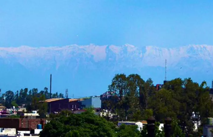 Residents Of Jalandhar Too Woke Up To The Sight Of Snow Capped Mountains