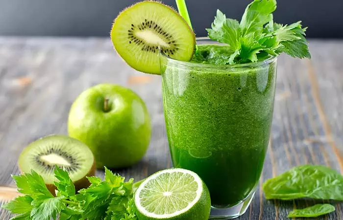 Sirtfood green juice with green apple and kiwi