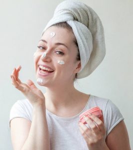 10 Best Organic And Natural Face Moisturizers For Your Skin